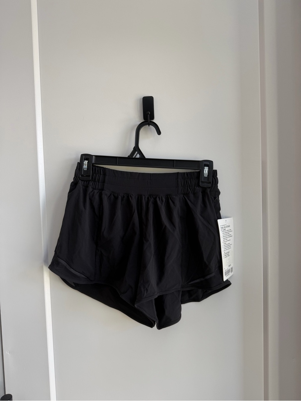 NWT Size 6 Lululemon Hotty Hot LR 4” Lined Shorts